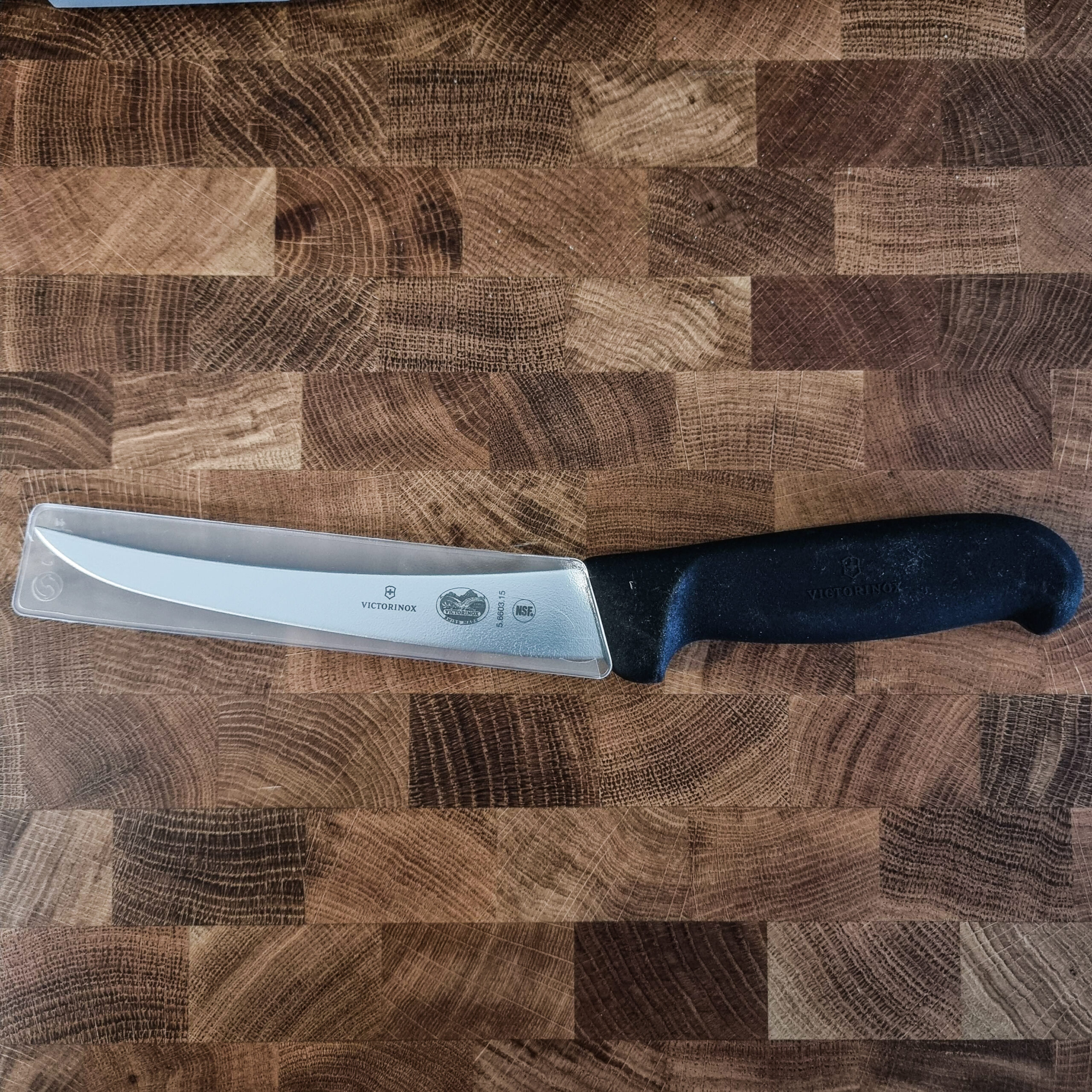 Couteau Victorinox 15cm Courbé Noir - Boutique en ligne - System B